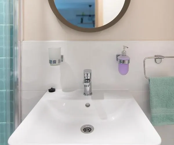 The Cozy Studio, Centre Warna