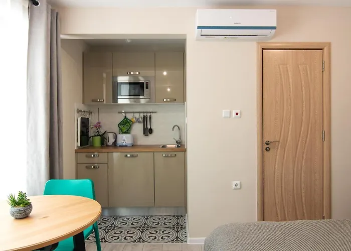 The Cozy Studio, Centre Warna