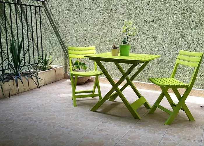 The Cozy Studio, Centre * Warna