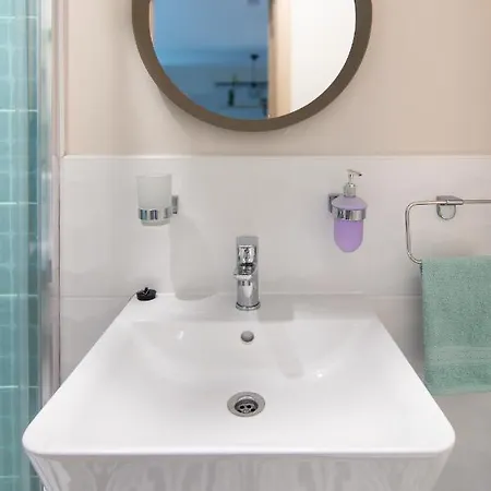 The Cozy Studio, Centre Warna